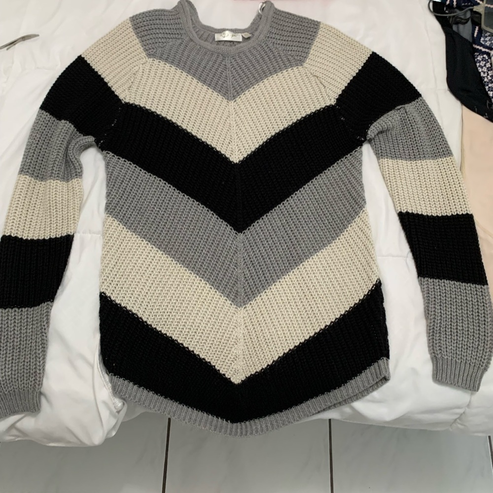Stylish sweater, can be worn during autumn or spring
